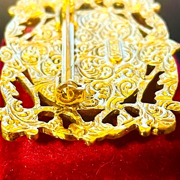 1928 Gold and Black Rectangle Brooch - Picture 10 of 12